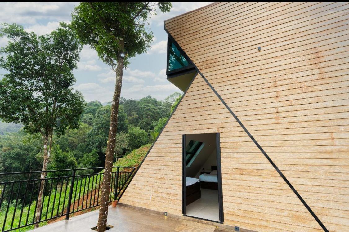 Misty Hideout Bed & Breakfast Kakkadampoyil ภายนอก รูปภาพ