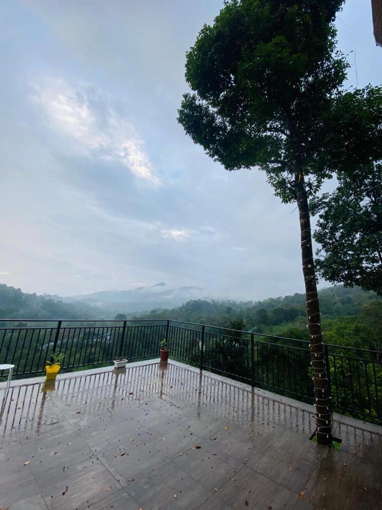 Misty Hideout Bed & Breakfast Kakkadampoyil ภายนอก รูปภาพ